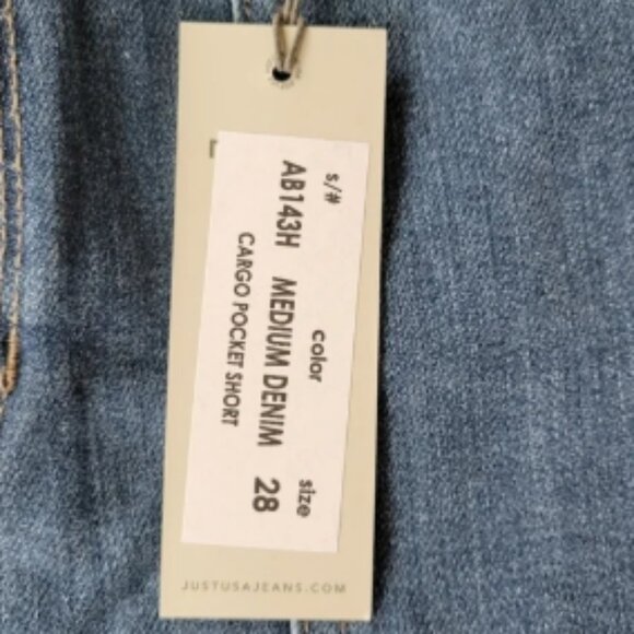 Just USA NWT Medium denim cargo pocket raw hem high rise shorts 28 - Picture 3 of 6